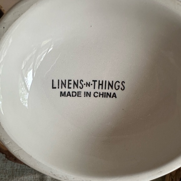 Linens-N-Things sauce / gravy pitcher - Picture 5 of 5